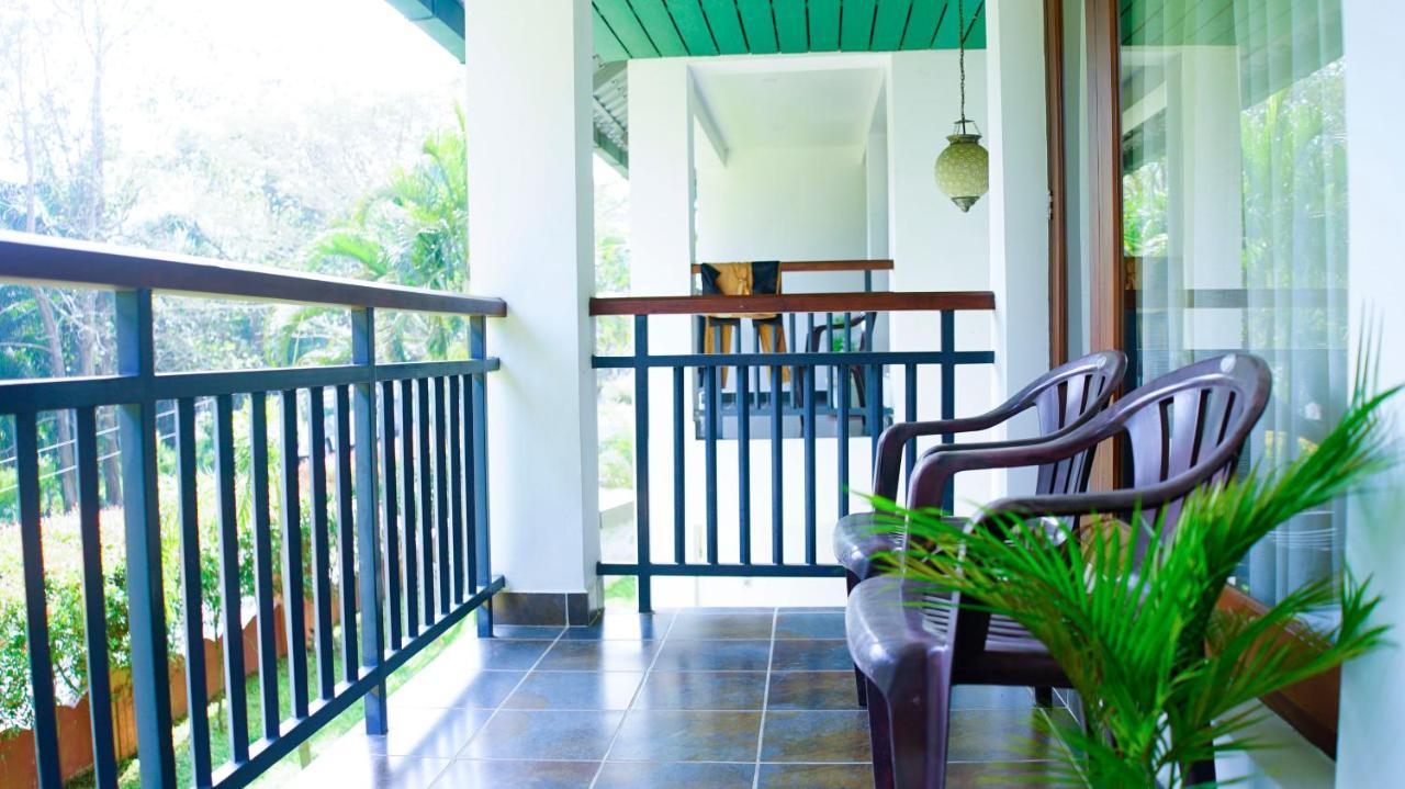 Silver Storm Resort Athirappilly Exterior foto