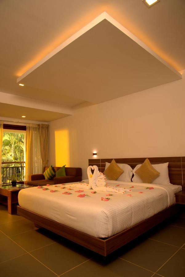 Silver Storm Resort Athirappilly Exterior foto